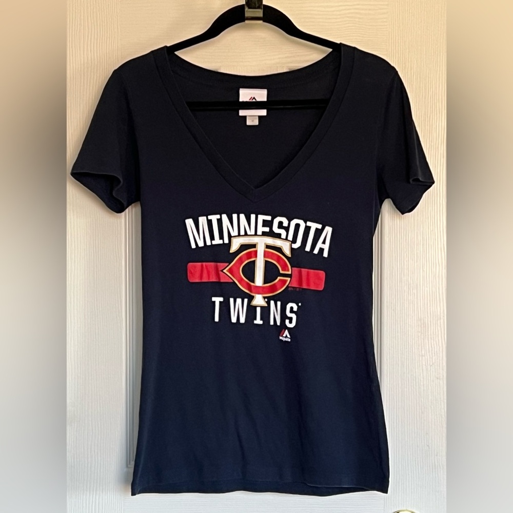 Minnesota Twins MLB Blue V-Neck T-Shirt Women’s Sz M EUC Majestic Fan Fashion